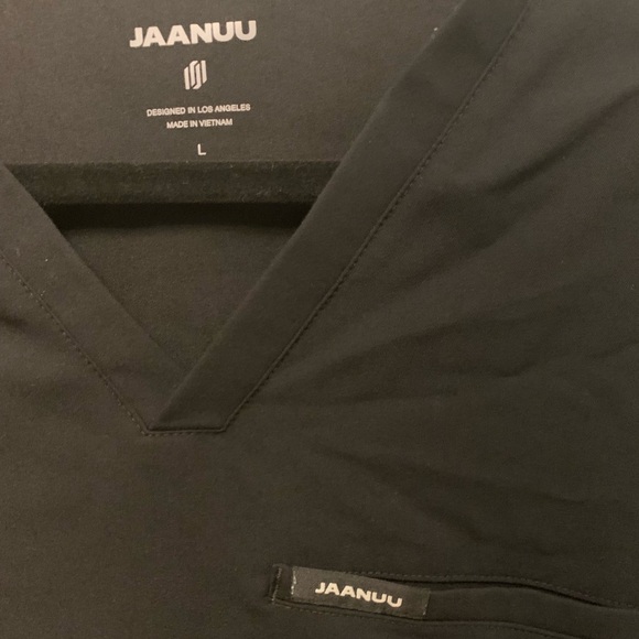 Jaanuu Men’s Black 3 Pocket Scrub Top - Picture 3 of 6